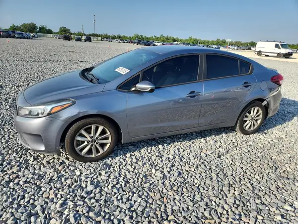 3KPFL4A70HE011586 2017 KIA FORTE - Image 1