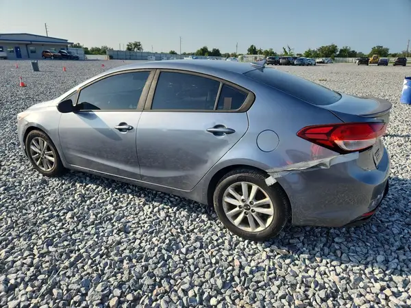 3KPFL4A70HE011586 2017 KIA FORTE - Image 2