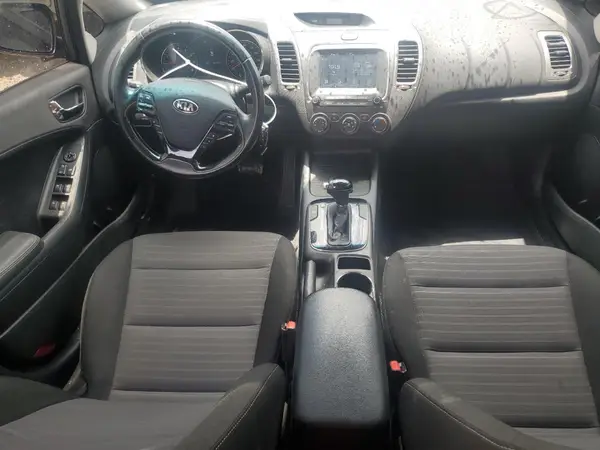 3KPFL4A70HE011586 2017 KIA FORTE - Image 8