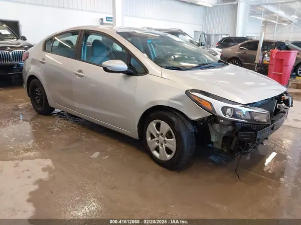 3KPFL4A70HE013211 2017 KIA FORTE - Image 1