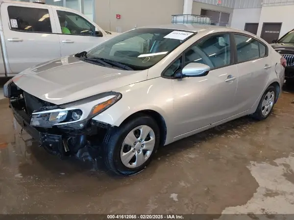 3KPFL4A70HE013211 2017 KIA FORTE - Image 2