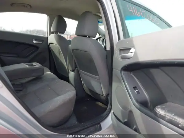 3KPFL4A70HE013211 2017 KIA FORTE - Image 8