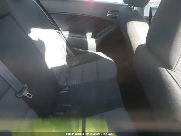 3KPFL4A70HE013547 2017 KIA FORTE - Image 8
