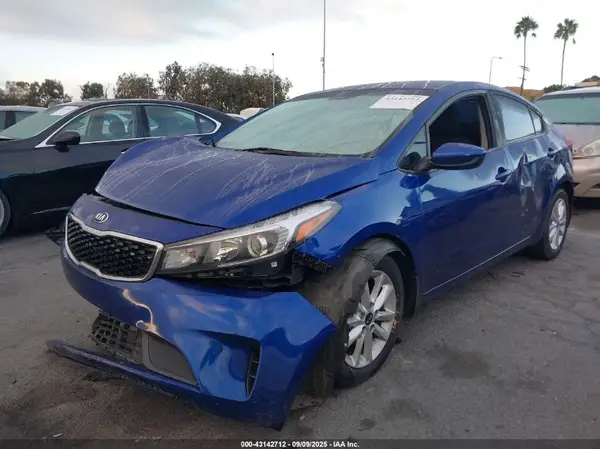 3KPFL4A70HE013807 2017 KIA FORTE - Image 2