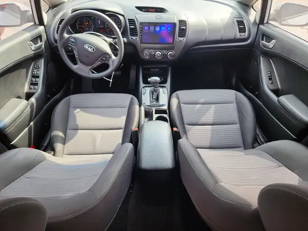 3KPFL4A70HE014696 2017 KIA FORTE - Image 8