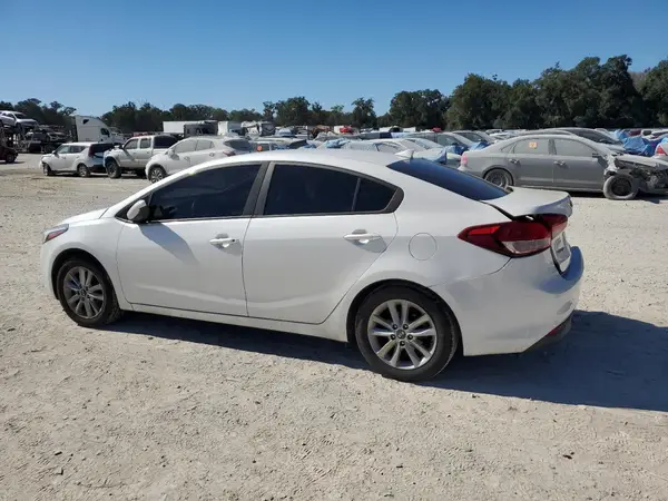 3KPFL4A70HE015511 2017 KIA FORTE - Image 2