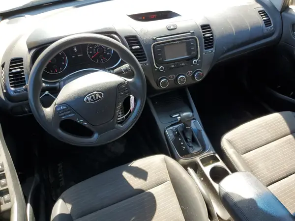 3KPFL4A70HE016061 2017 KIA FORTE - Image 8