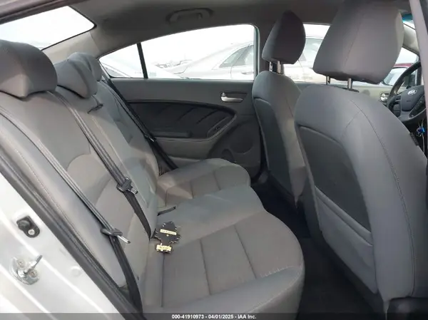 3KPFL4A70HE017646 2017 KIA FORTE - Image 8