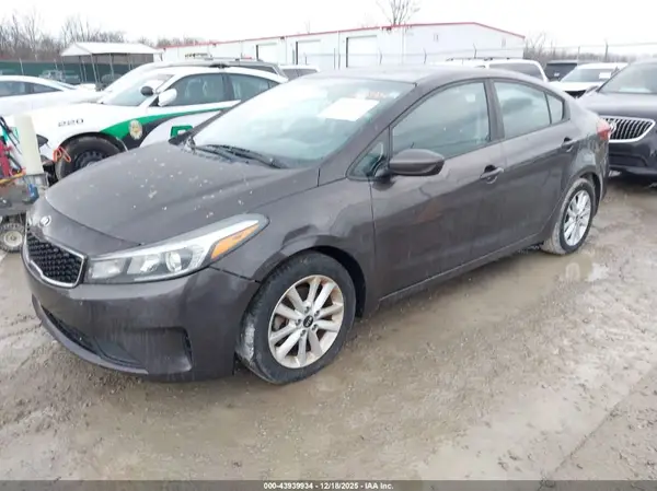 3KPFL4A70HE017937 2017 KIA FORTE - Image 2