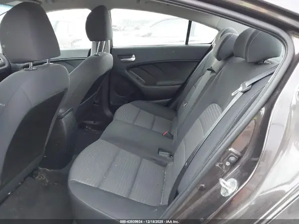 3KPFL4A70HE017937 2017 KIA FORTE - Image 8