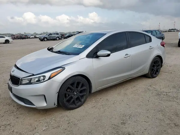 3KPFL4A70HE018005 2017 KIA FORTE - Image 1