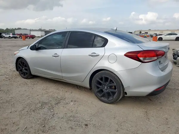 3KPFL4A70HE018005 2017 KIA FORTE - Image 2