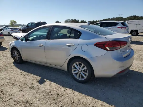 3KPFL4A70HE018411 2017 KIA FORTE - Image 2