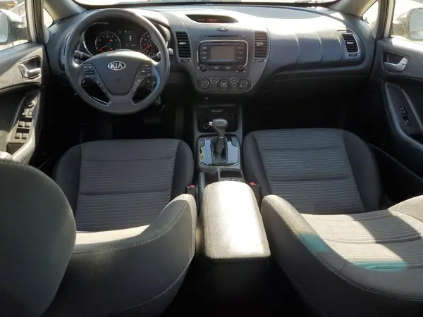 3KPFL4A70HE018411 2017 KIA FORTE - Image 8