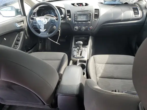 3KPFL4A70HE020076 2017 KIA FORTE - Image 8