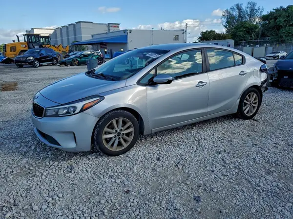 3KPFL4A70HE021633 2017 KIA FORTE - Image 1