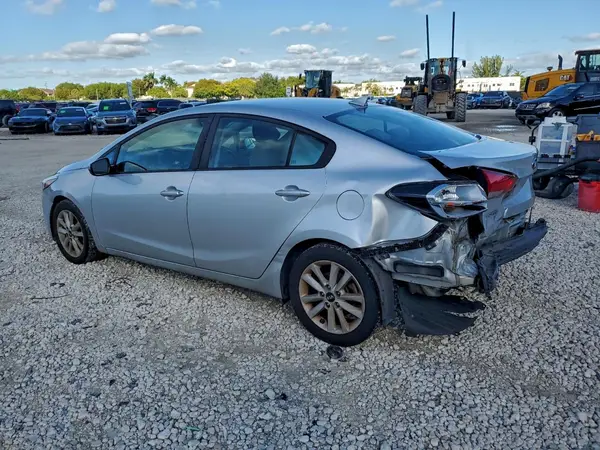 3KPFL4A70HE021633 2017 KIA FORTE - Image 2