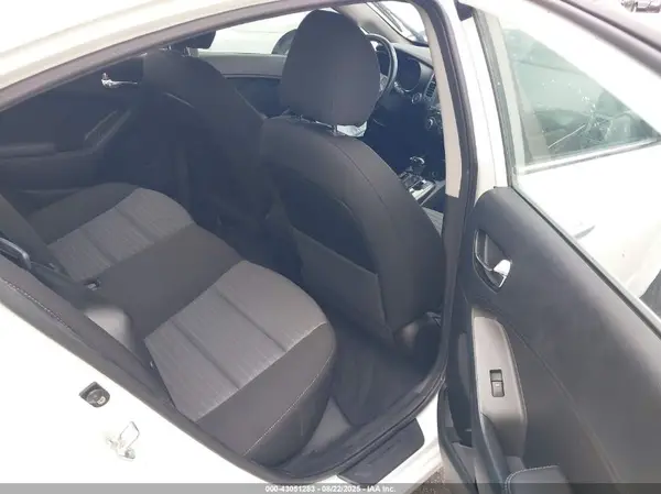 3KPFL4A70HE023303 2017 KIA FORTE - Image 8