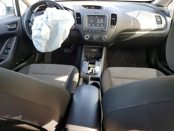 3KPFL4A70HE024239 2017 KIA FORTE - Image 8