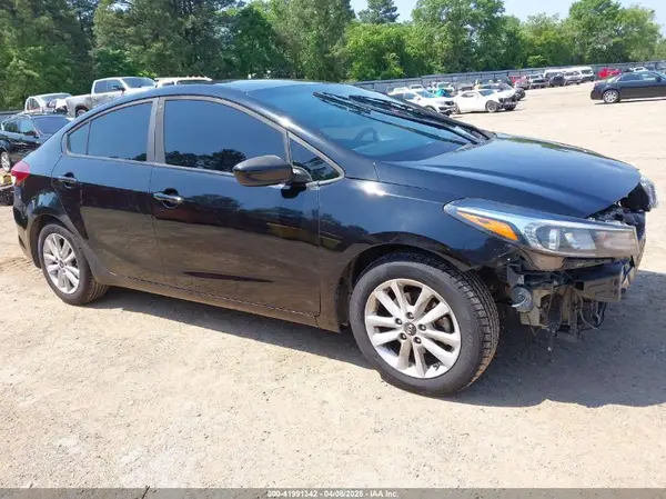 3KPFL4A70HE025908 2017 KIA FORTE - Image 1