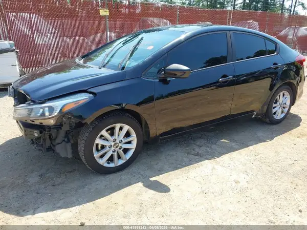 3KPFL4A70HE025908 2017 KIA FORTE - Image 2
