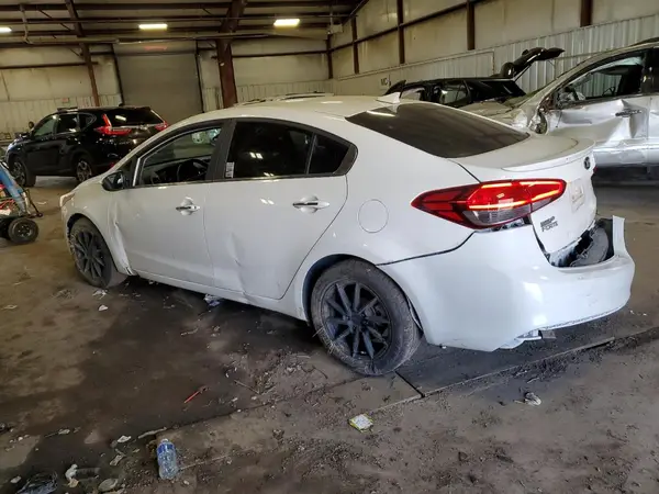 3KPFL4A70HE027805 2017 KIA FORTE - Image 2