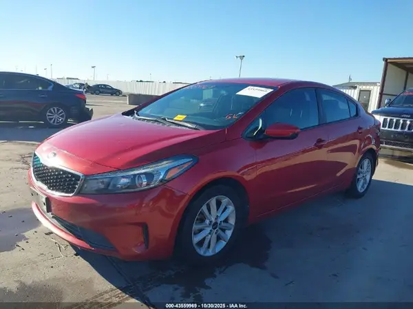 3KPFL4A70HE028145 2017 KIA FORTE - Image 2