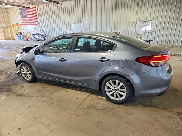 3KPFL4A70HE028856 2017 KIA FORTE - Image 2