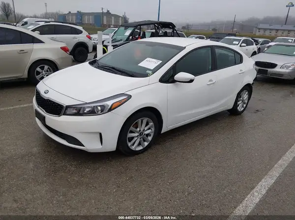 3KPFL4A70HE033572 2017 KIA FORTE - Image 2