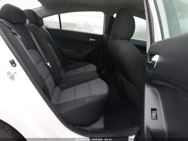 3KPFL4A70HE033572 2017 KIA FORTE - Image 8
