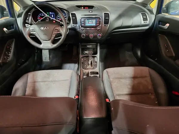 3KPFL4A70HE033605 2017 KIA FORTE - Image 8