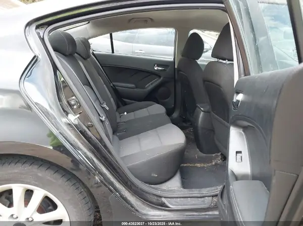 3KPFL4A70HE034219 2017 KIA FORTE - Image 8