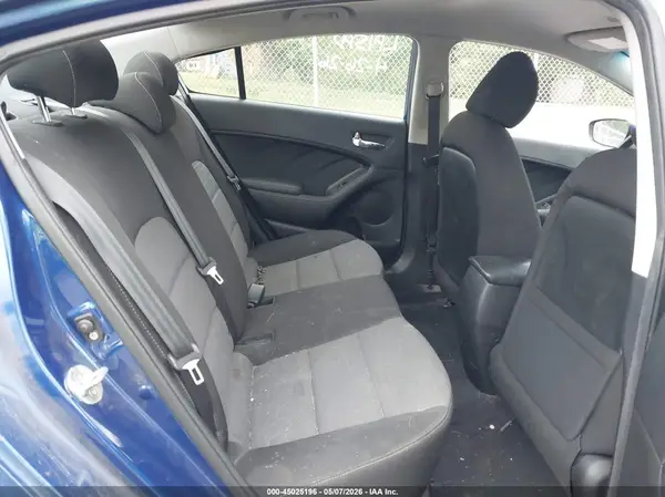 3KPFL4A70HE034320 2017 KIA FORTE - Image 8
