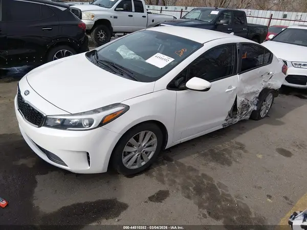 3KPFL4A70HE035192 2017 KIA FORTE - Image 2