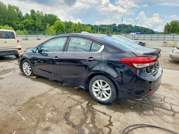 3KPFL4A70HE038366 2017 KIA FORTE - Image 2