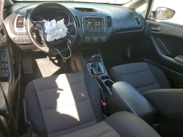 3KPFL4A70HE043633 2017 KIA FORTE - Image 8