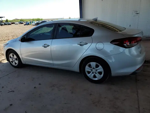 3KPFL4A70HE052154 2017 KIA FORTE - Image 2