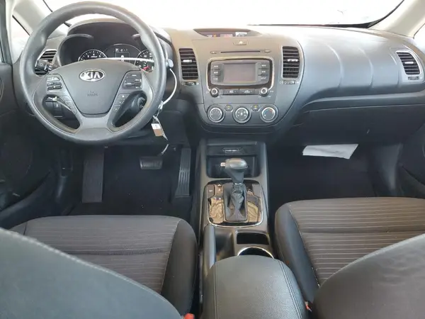 3KPFL4A70HE052154 2017 KIA FORTE - Image 8