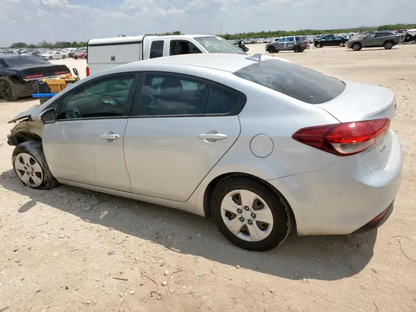 3KPFL4A70HE052493 2017 KIA FORTE - Image 2