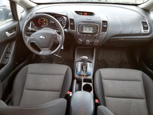 3KPFL4A70HE052588 2017 KIA FORTE - Image 8