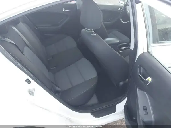 3KPFL4A70HE053904 2017 KIA FORTE - Image 8