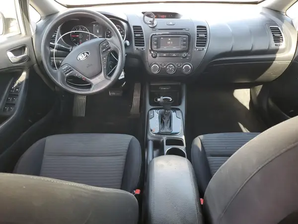 3KPFL4A70HE061534 2017 KIA FORTE - Image 8