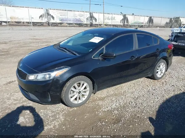 3KPFL4A70HE063204 2017 KIA FORTE - Image 2