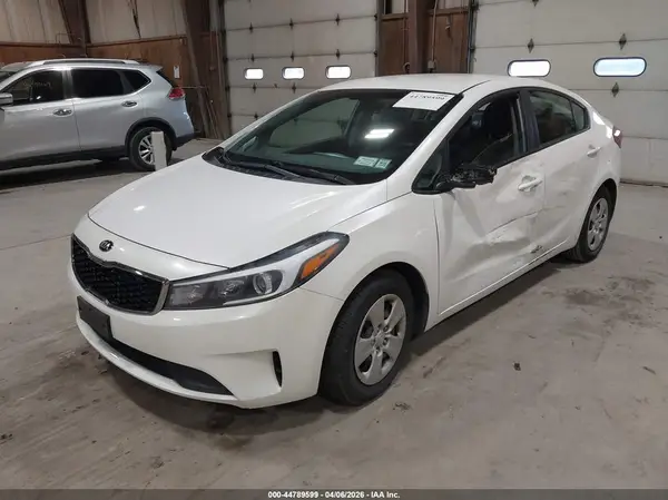 3KPFL4A70HE066703 2017 KIA FORTE - Image 2