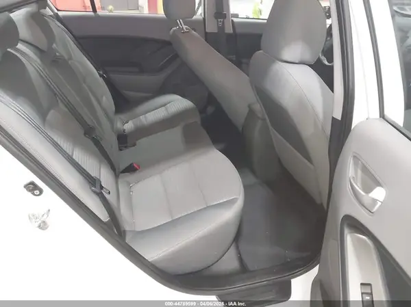 3KPFL4A70HE066703 2017 KIA FORTE - Image 8