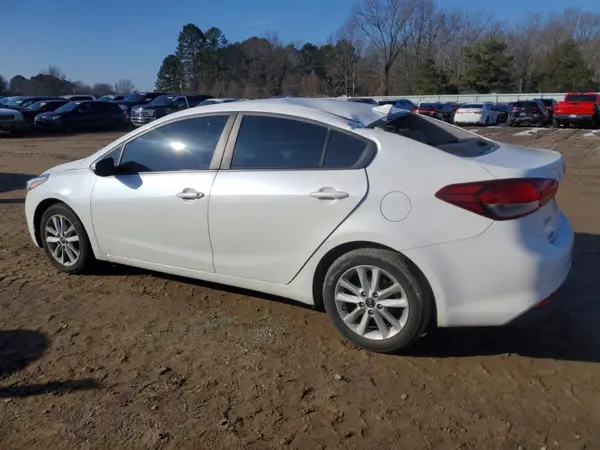 3KPFL4A70HE068208 2017 KIA FORTE - Image 2