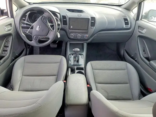 3KPFL4A70HE071349 2017 KIA FORTE - Image 8