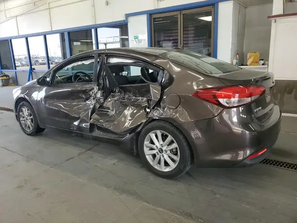 3KPFL4A70HE072422 2017 KIA FORTE - Image 2