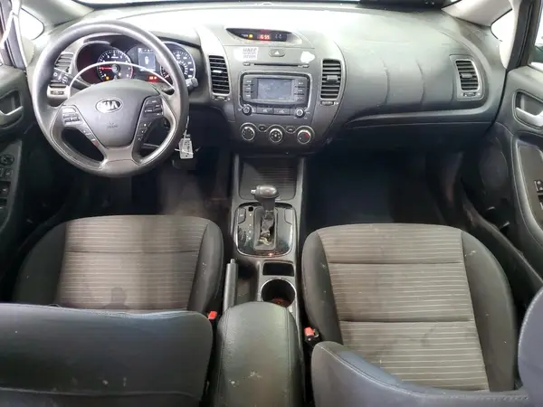3KPFL4A70HE072422 2017 KIA FORTE - Image 8