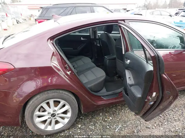 3KPFL4A70HE075336 2017 KIA FORTE - Image 8
